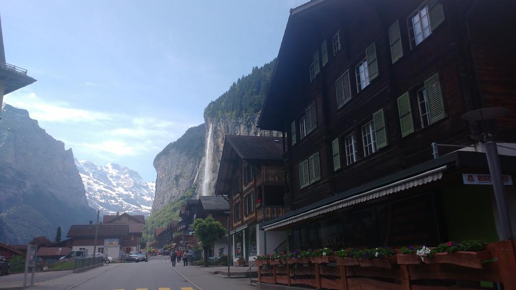 Base Cafe Apartment Lauterbrunnen Bagian luar foto