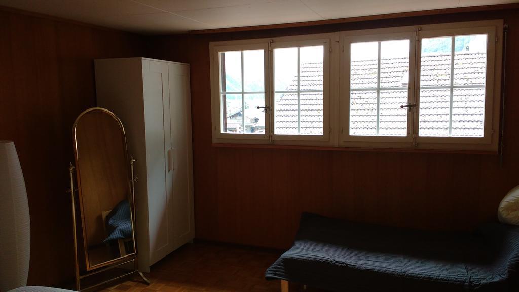 Base Cafe Apartment Lauterbrunnen Bagian luar foto