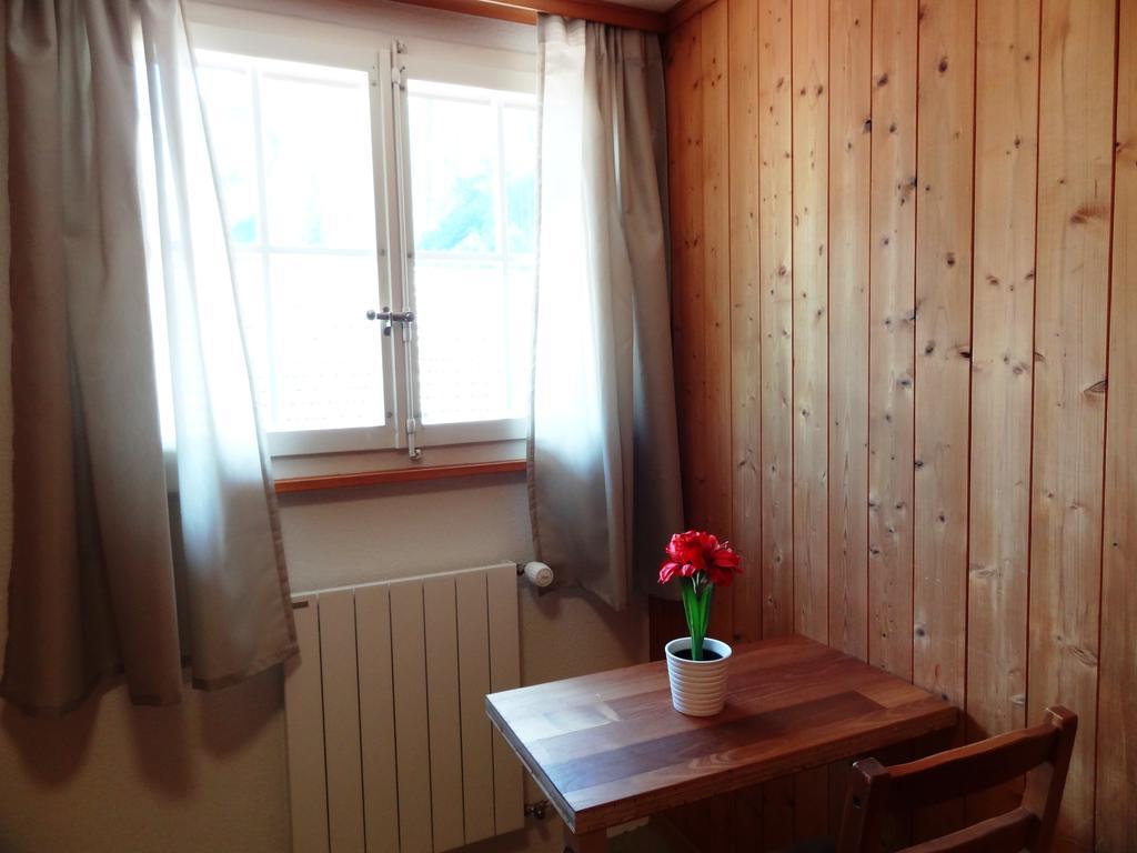 Base Cafe Apartment Lauterbrunnen Bagian luar foto