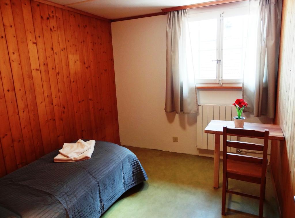 Base Cafe Apartment Lauterbrunnen Bagian luar foto