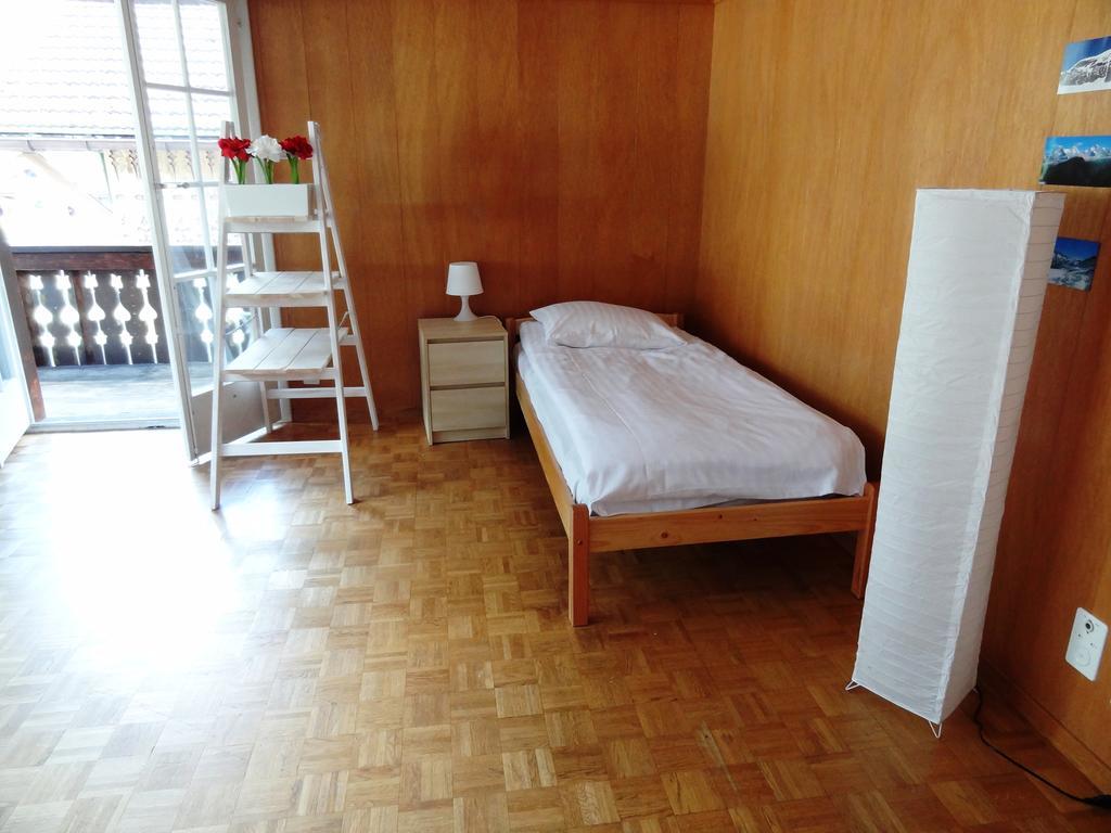 Base Cafe Apartment Lauterbrunnen Bagian luar foto