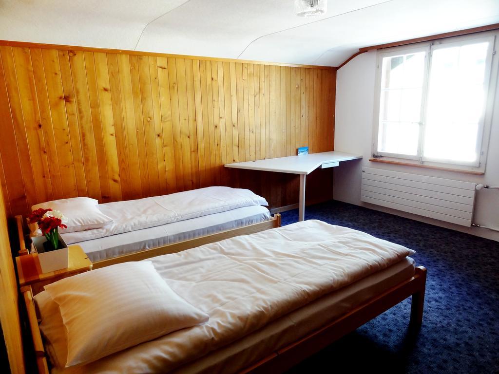 Base Cafe Apartment Lauterbrunnen Bagian luar foto