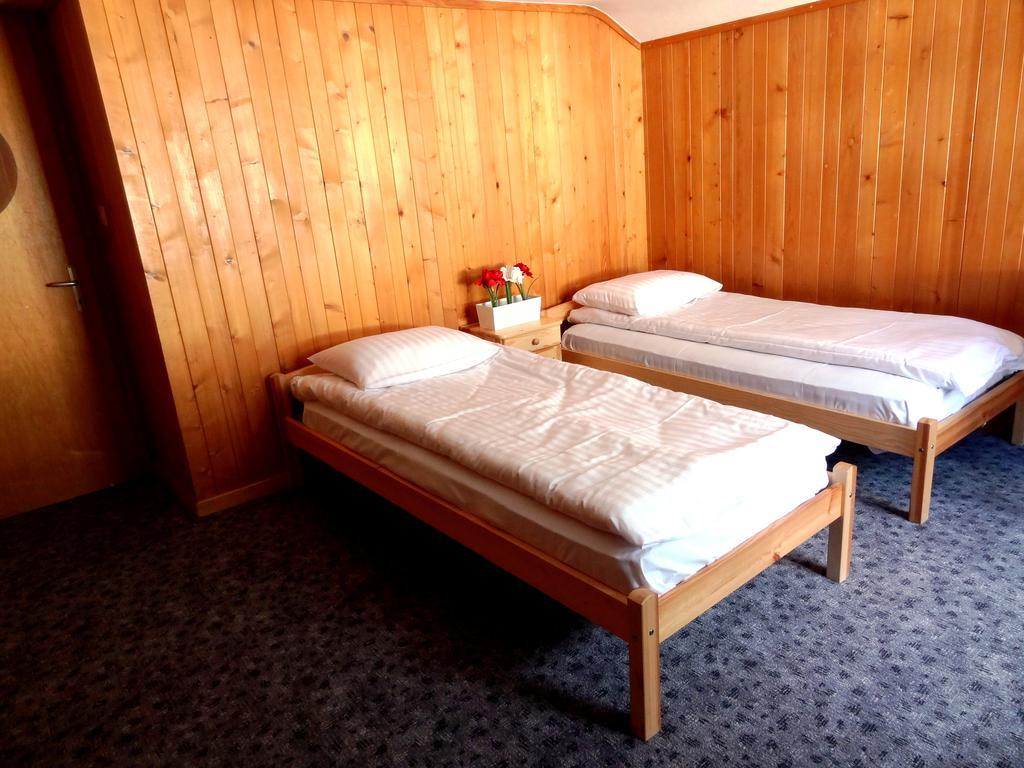 Base Cafe Apartment Lauterbrunnen Bagian luar foto