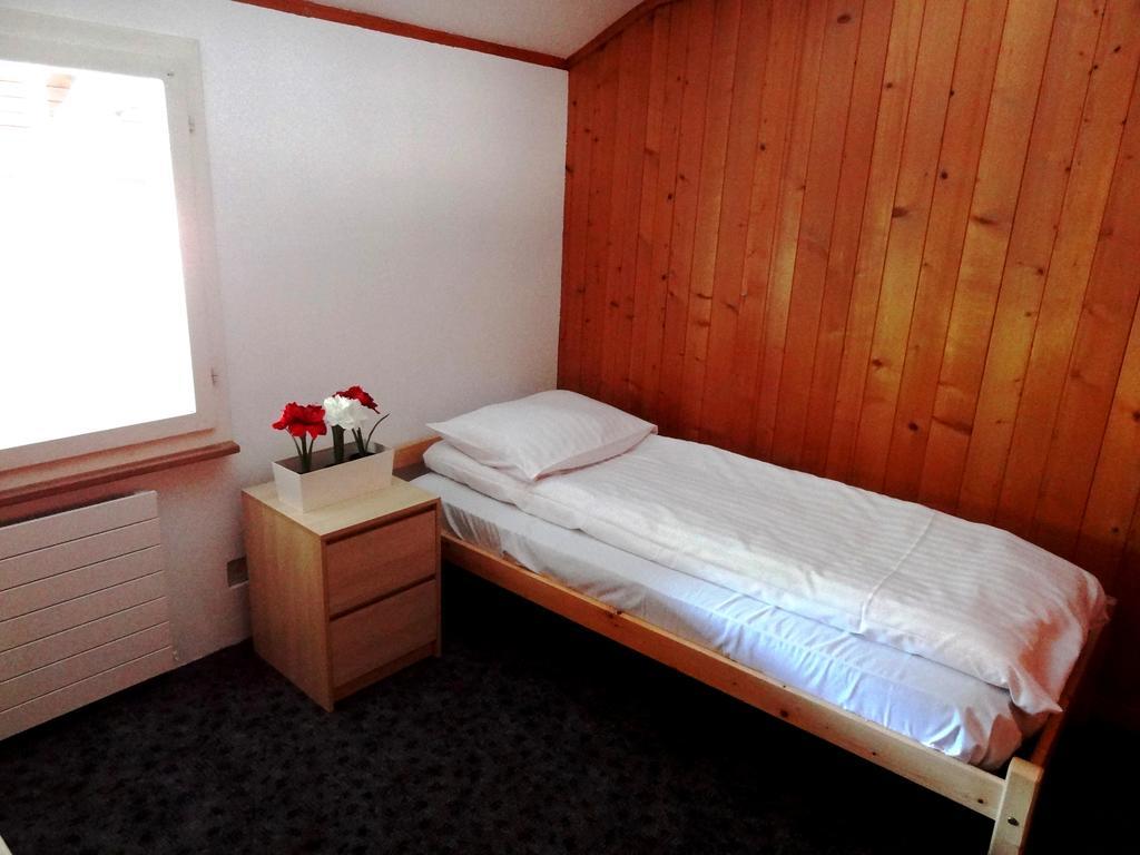 Base Cafe Apartment Lauterbrunnen Bagian luar foto