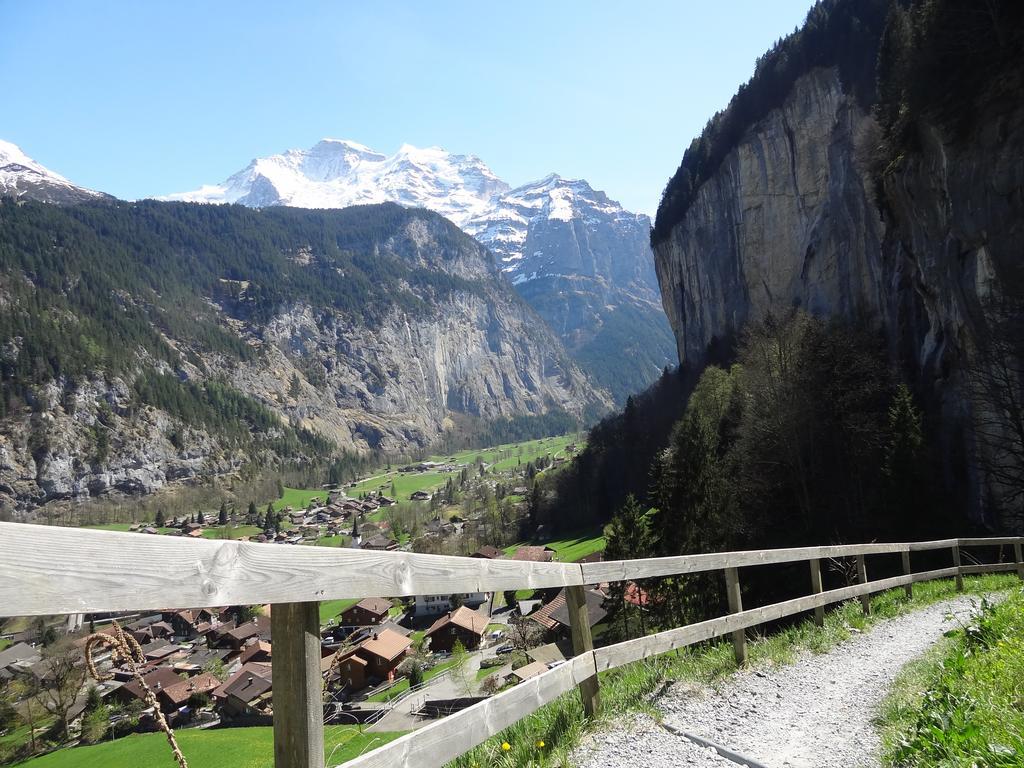Base Cafe Apartment Lauterbrunnen Bagian luar foto
