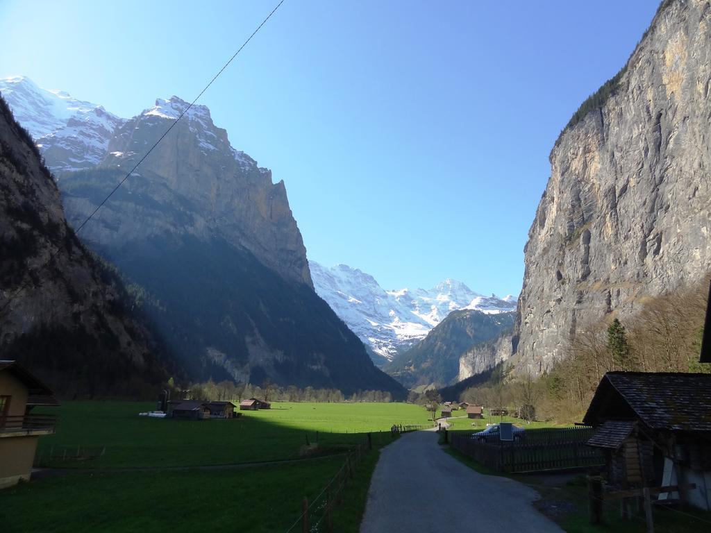 Base Cafe Apartment Lauterbrunnen Bagian luar foto