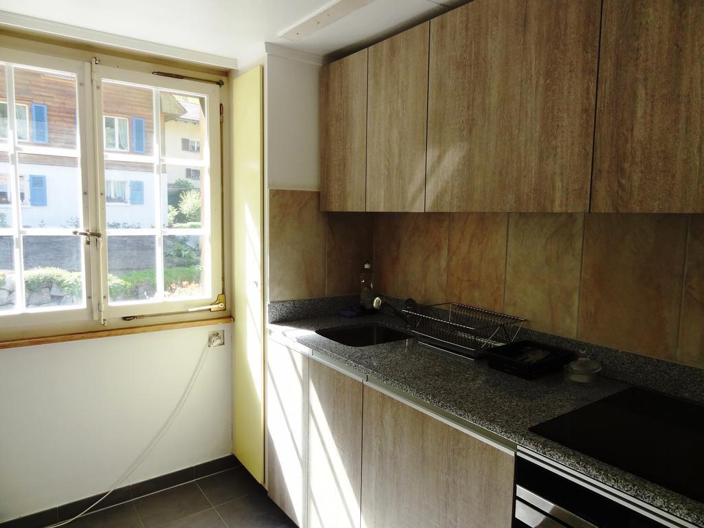 Base Cafe Apartment Lauterbrunnen Bagian luar foto