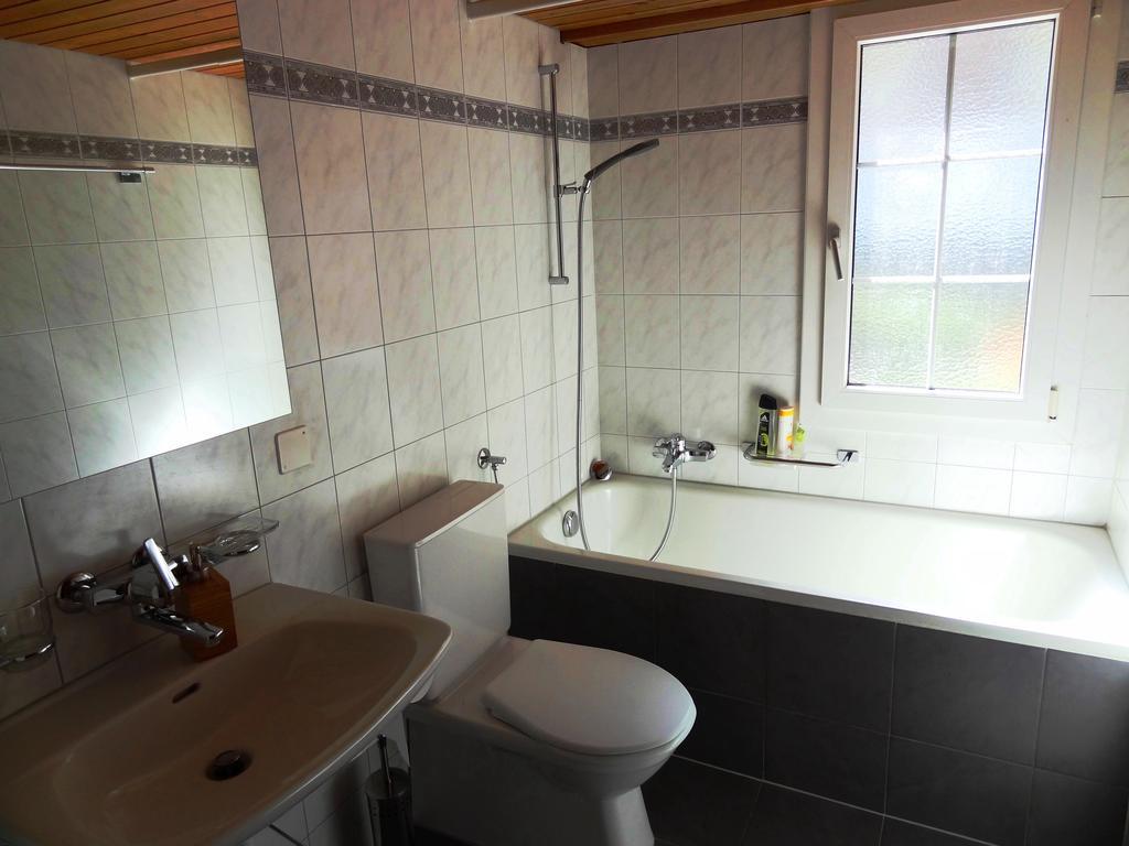 Base Cafe Apartment Lauterbrunnen Bagian luar foto