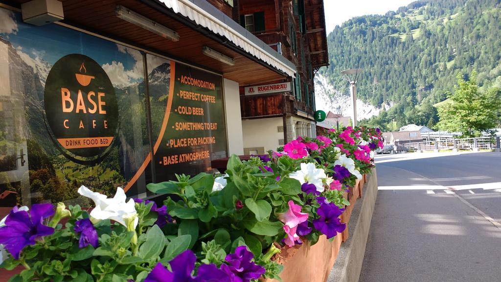 Base Cafe Apartment Lauterbrunnen Bagian luar foto