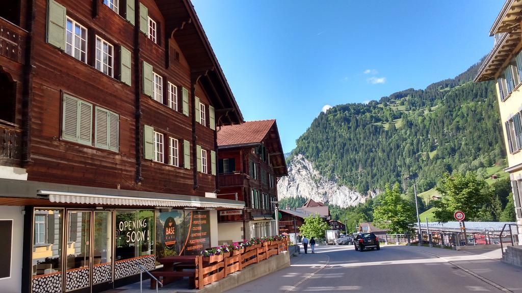 Base Cafe Apartment Lauterbrunnen Bagian luar foto