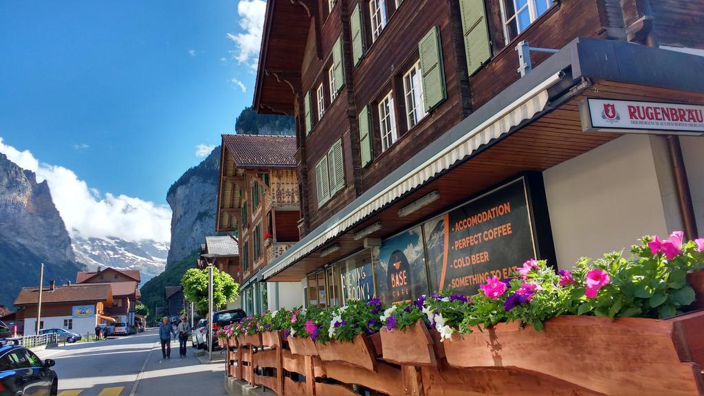 Base Cafe Apartment Lauterbrunnen Bagian luar foto